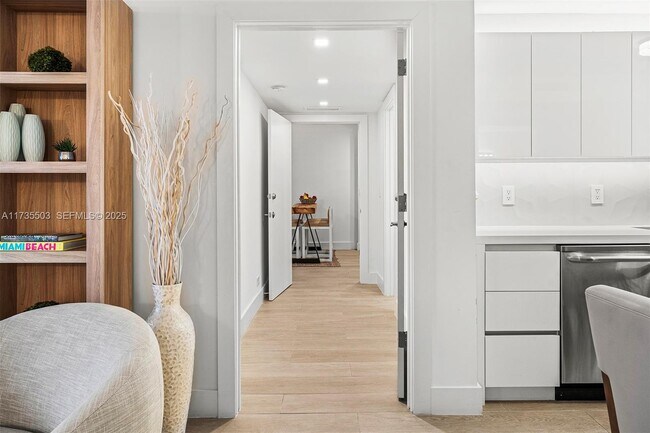 Building Photo - 2301 Collins Ave