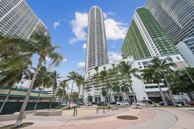 Building Photo - 1750 N Bayshore Dr