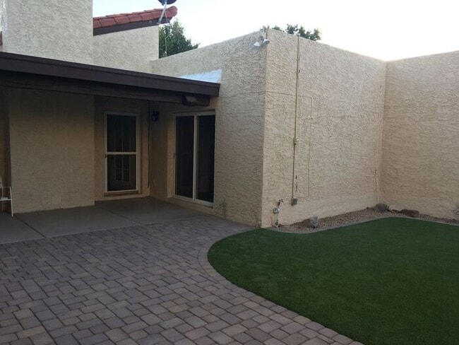 Building Photo - COMING SOON! Adorable 2 Bed 2 Bath Condo i...