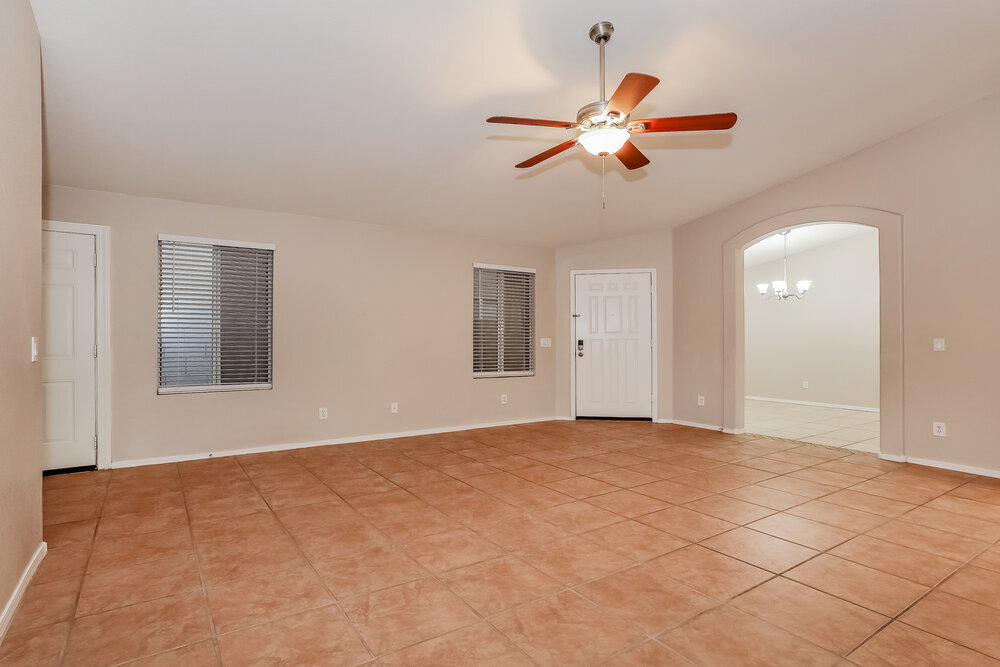 Building Photo - 118 W Tumbleweed Ct