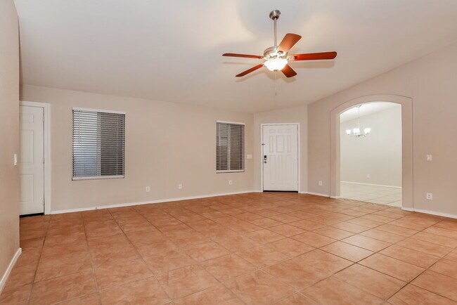 Building Photo - 118 W Tumbleweed Ct