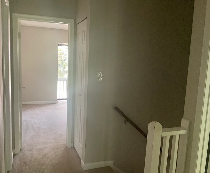 Building Photo - 816 Green Ridge Dr