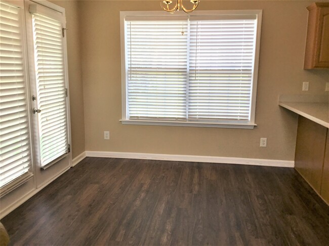 Building Photo - 408 Sunland Drive