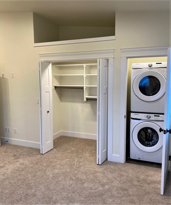 Building Photo - 2380 Willamette St