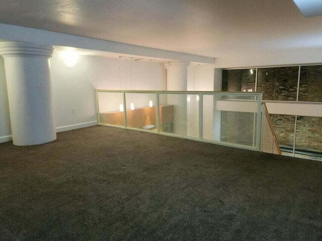 Building Photo - 106 N High St