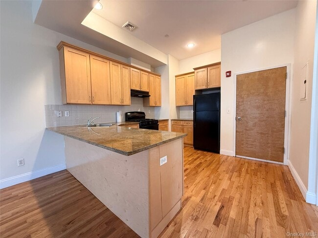 Building Photo - 2 E Main St