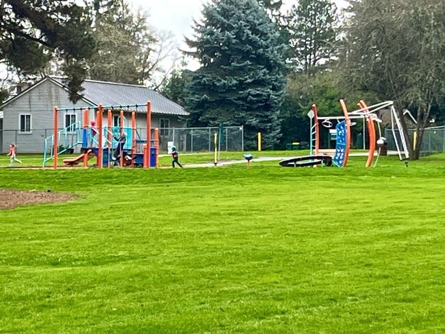 Building Photo - Amazing 2-Bedroom Townhouse with 2.5 Bathrooms, Attached Garage, Private Fenced Patio