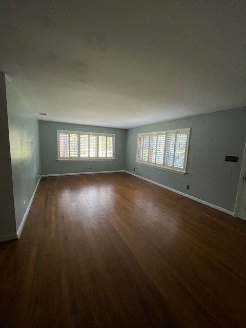 Building Photo - 401 E 56th St