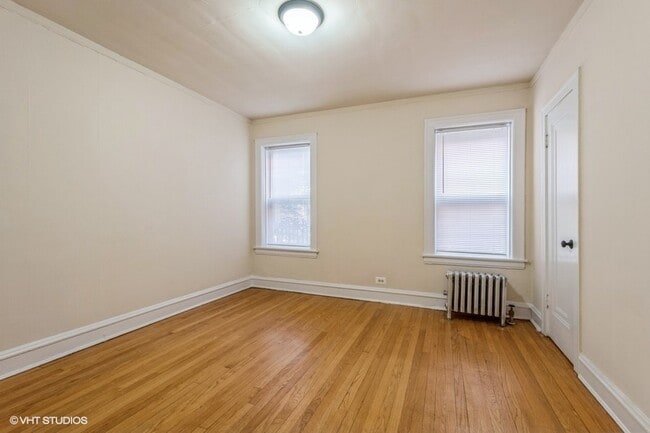 Building Photo - 6660 N Damen Ave
