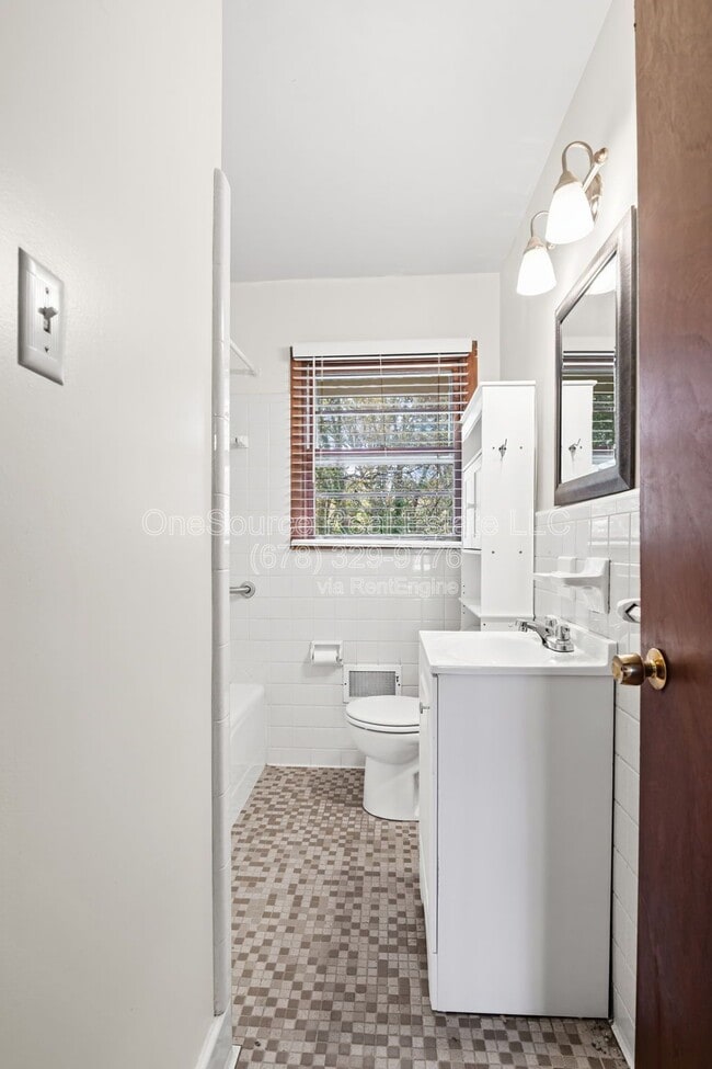 Building Photo - 1024 Hambrick Rd