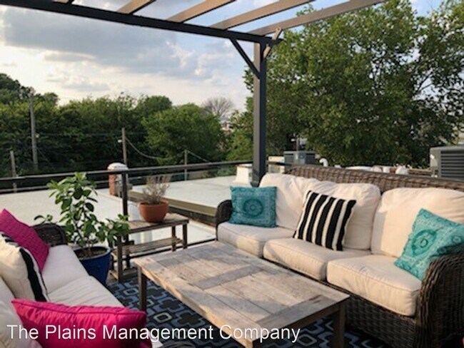 Building Photo - 1313 Hull St