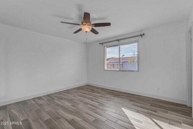 Building Photo - 2447 E La Jolla Dr
