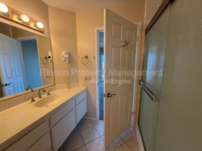 Building Photo - 556 Terrace View Pl