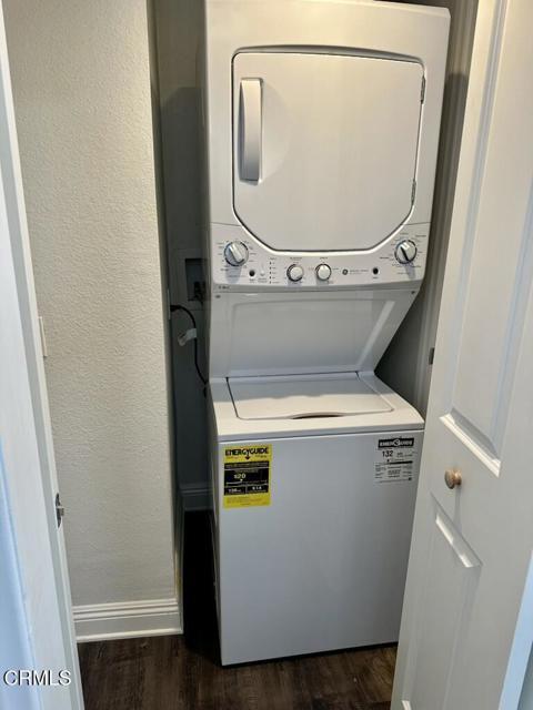 Building Photo - 355 N Maple St