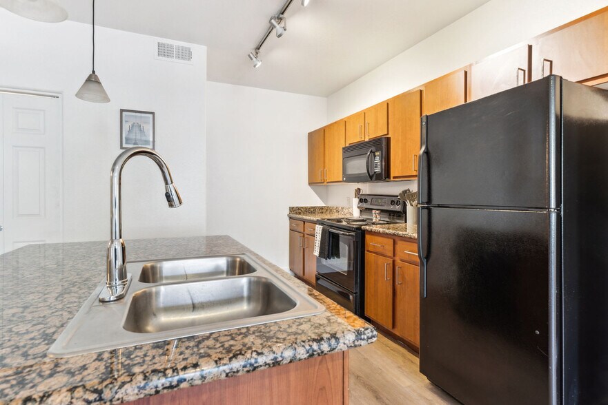 Building Photo - 6610 N 93rd Ave