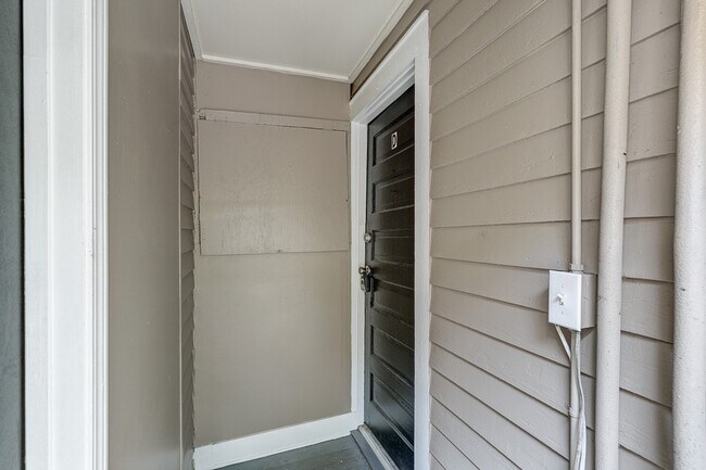 Building Photo - 8 Kenneth St