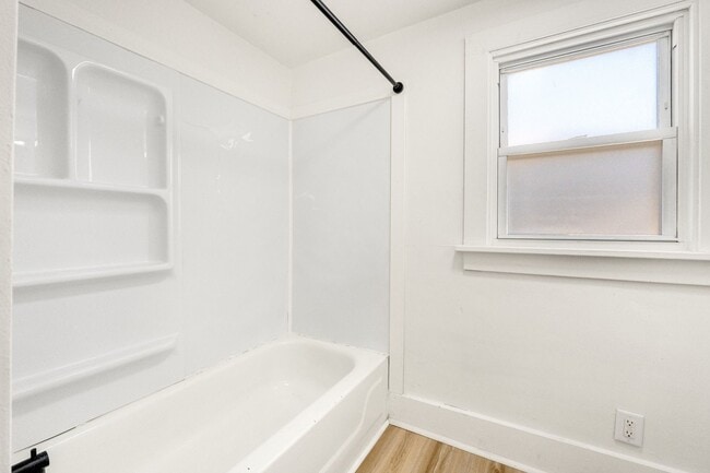 Building Photo - New 3 bedroom listing! RENT SPECIAL HALF OFF FIRST MONTH!