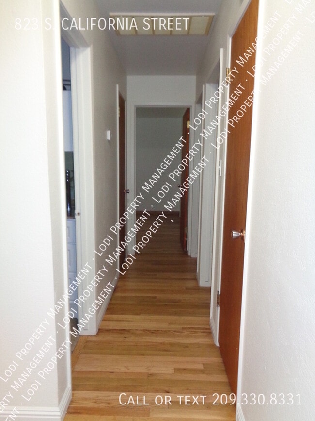 Building Photo - 823 S California St