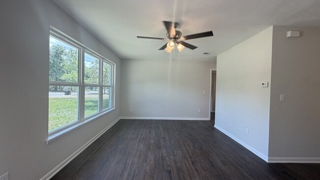 Building Photo - 8534 Addison Rd