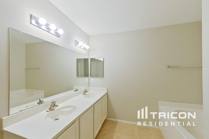 Building Photo - 2705 White Pine Dr