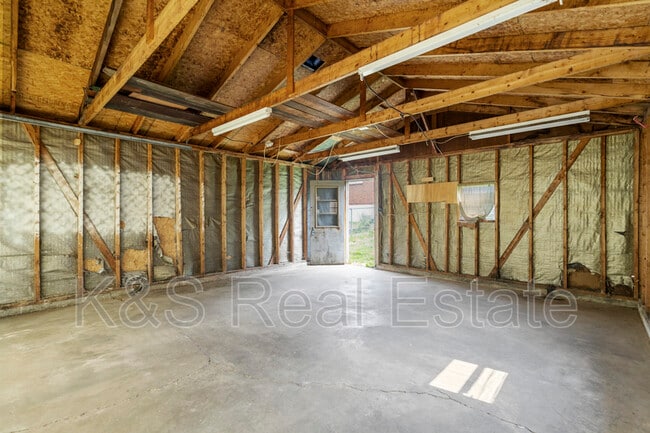 Building Photo - 814 Summit St