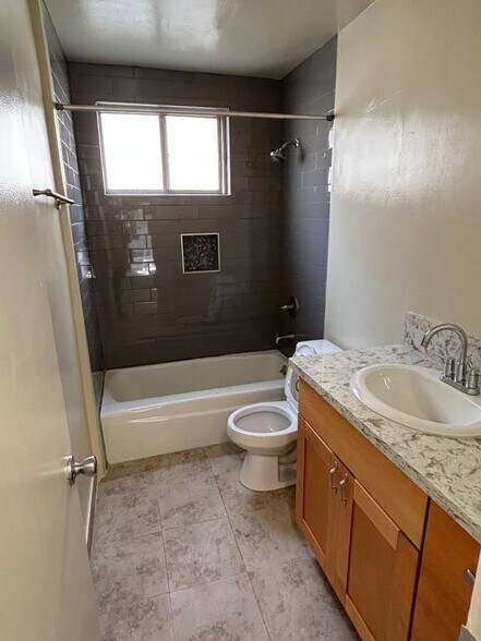 Building Photo - 735 N Sweetzer Ave