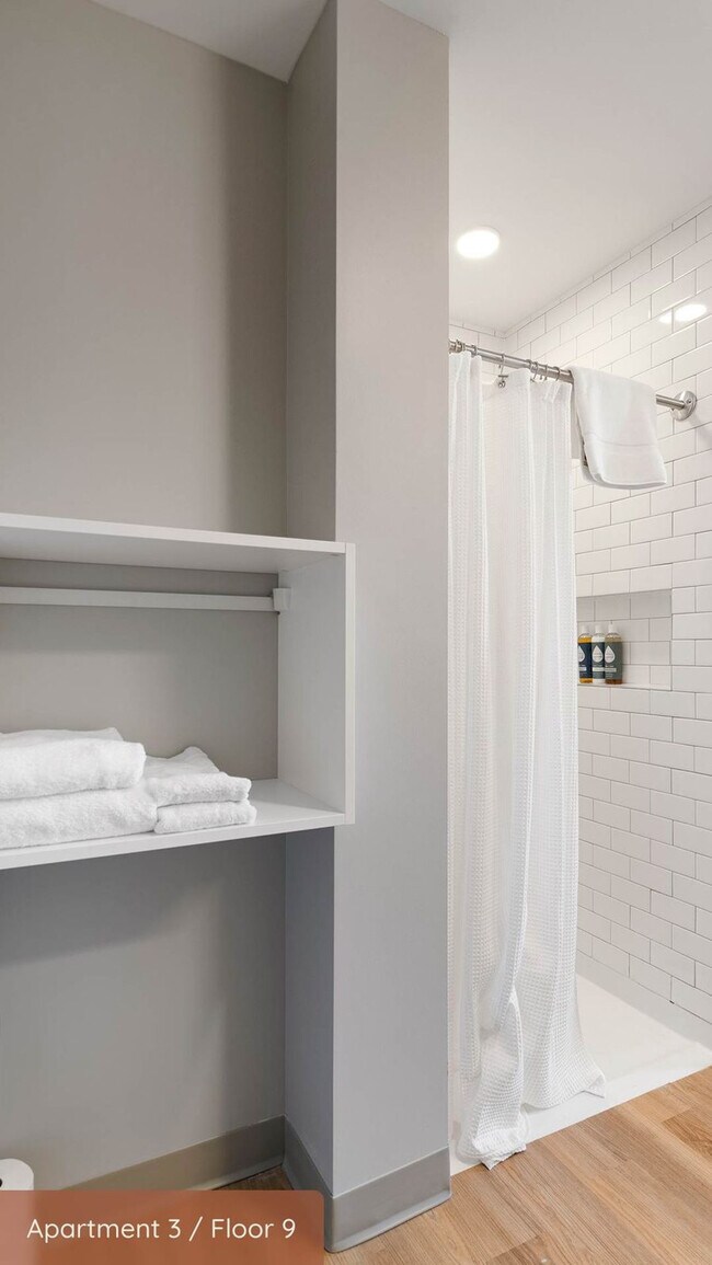 Building Photo - 853 W Blackhawk St