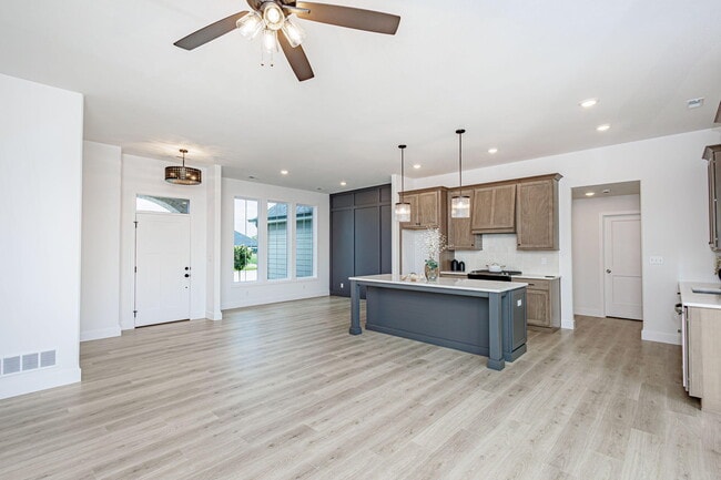 Building Photo - 4600 Chambers Bay Dr