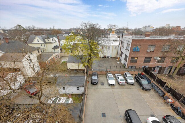 Building Photo - 172-18 Jamaica Ave