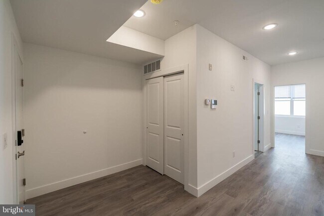 Building Photo - 1709 Snyder Ave