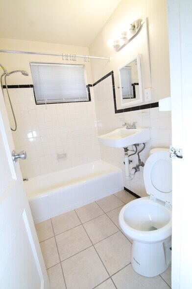 Building Photo - 126 Joliet St SW