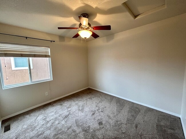 Building Photo - Beautiful Stetson Hills 3 Bedroom