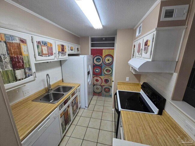 Primary Photo - 2303 W Michigan Ave