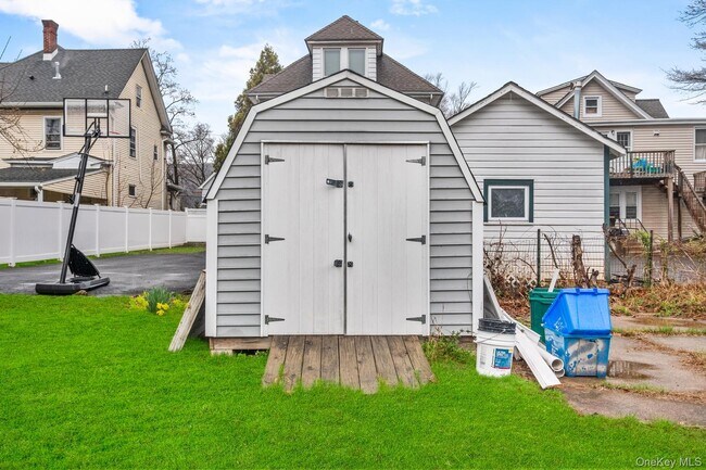 Building Photo - 78 E Maltbie Ave