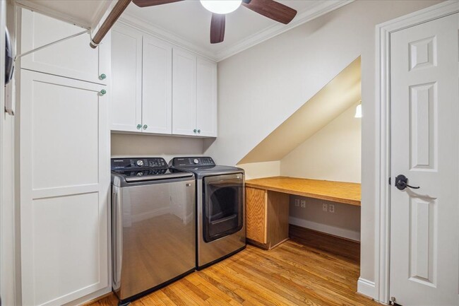 Building Photo - 211 W 31st St