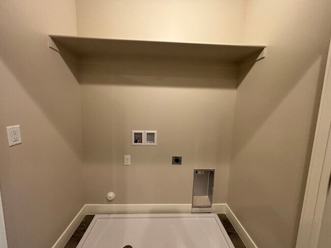 Building Photo - MOVE IN SPECIAL - DECEMBER RENT FREE!