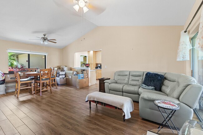 Building Photo - 160 Ramblewood Cir