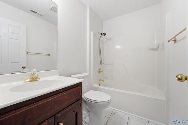 Building Photo - 210 Pebble Brook Dr