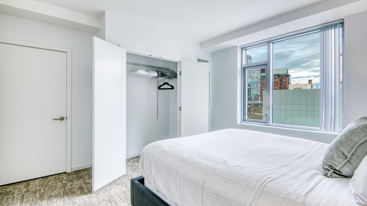 Building Photo - 250 Kendall St