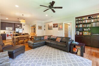 Building Photo - Beautiful 4/4 Plus Office, 4 Blocks From E...