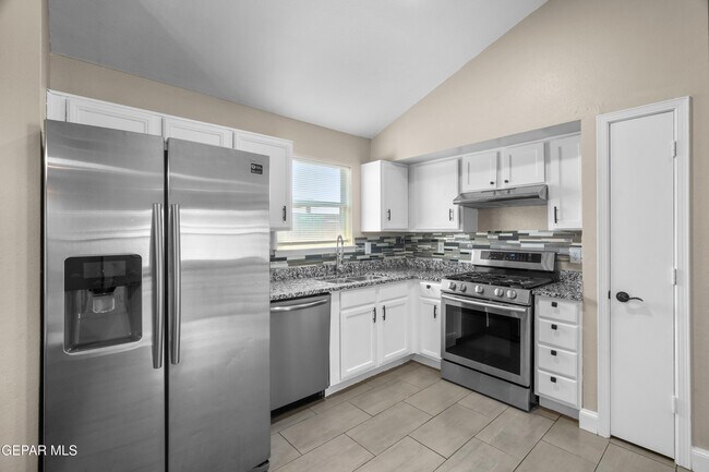Building Photo - 450 Sunrise Hills Dr