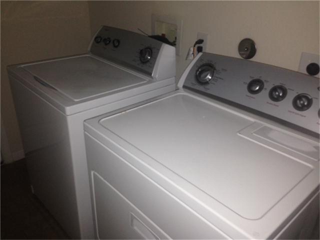 Building Photo - 18303 Barkers Green Way