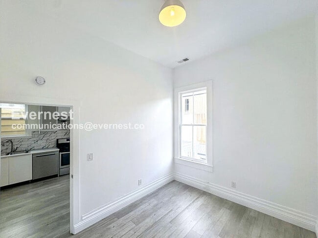 Building Photo - 905 Pine St