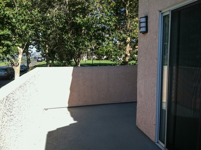 Building Photo - COMING SOON! Charming 2-Bedroom Upper Unit Condo with Community Amenities in Newhall!