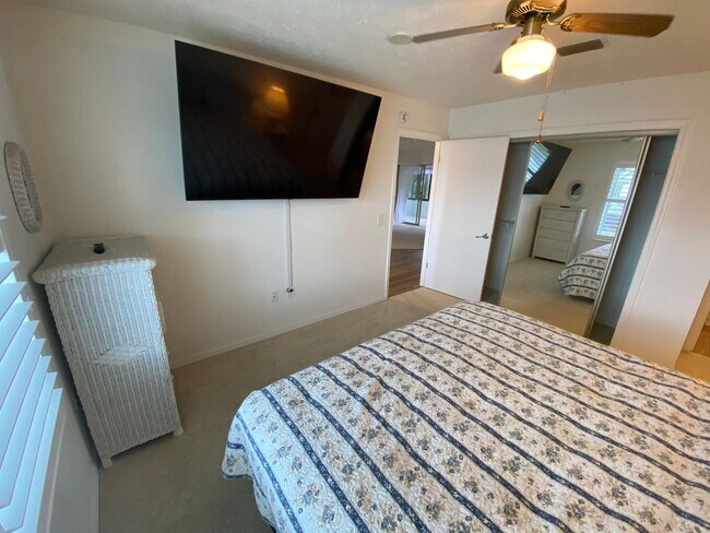 Building Photo - Welcome home to this bright, beautifully maintained 2-bedroom, 2-bath Stonecrest home, offered mo...