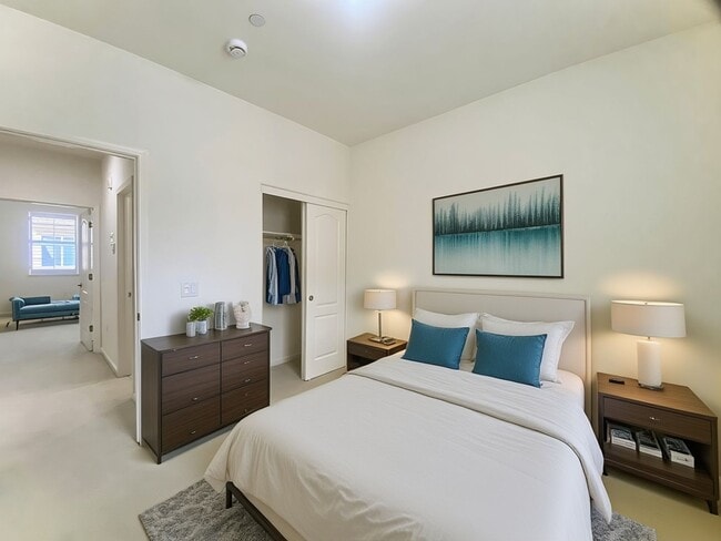Building Photo - Move-in Special: Get 2 Weeks Rent Free! El...