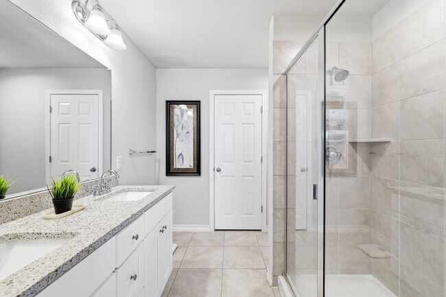 Building Photo - 5602 Chestnut Xing