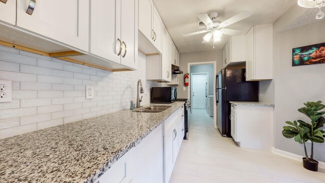 Building Photo - 383 Wesley Park Dr