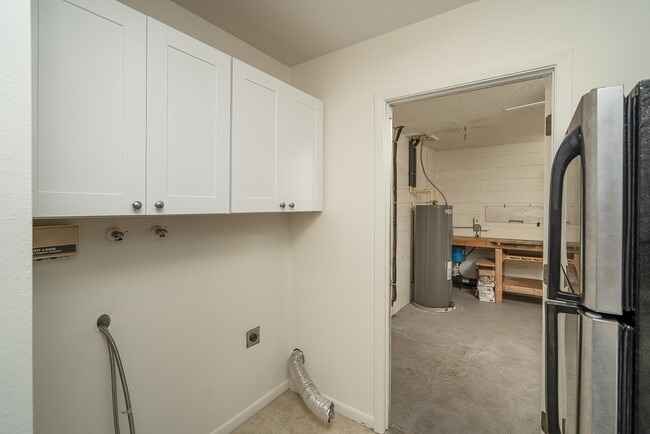 Building Photo - 1040 Dorado Dr
