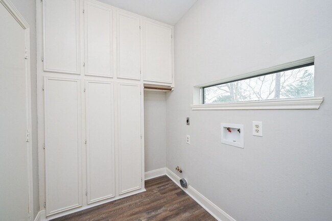 Building Photo - 3030 Great Lakes Ave